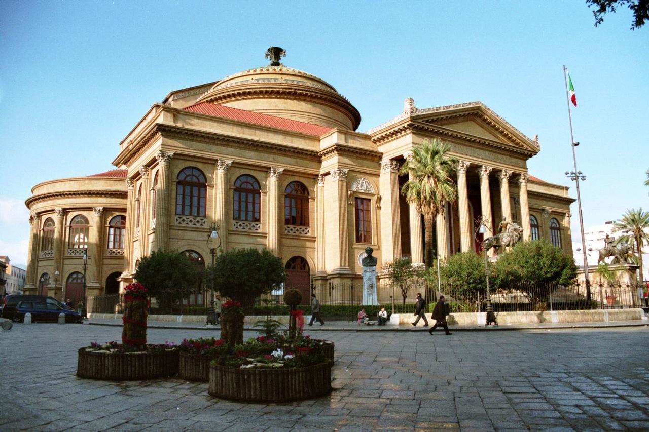 Volturno 106 Bed & Breakfast Palermo Bagian luar foto