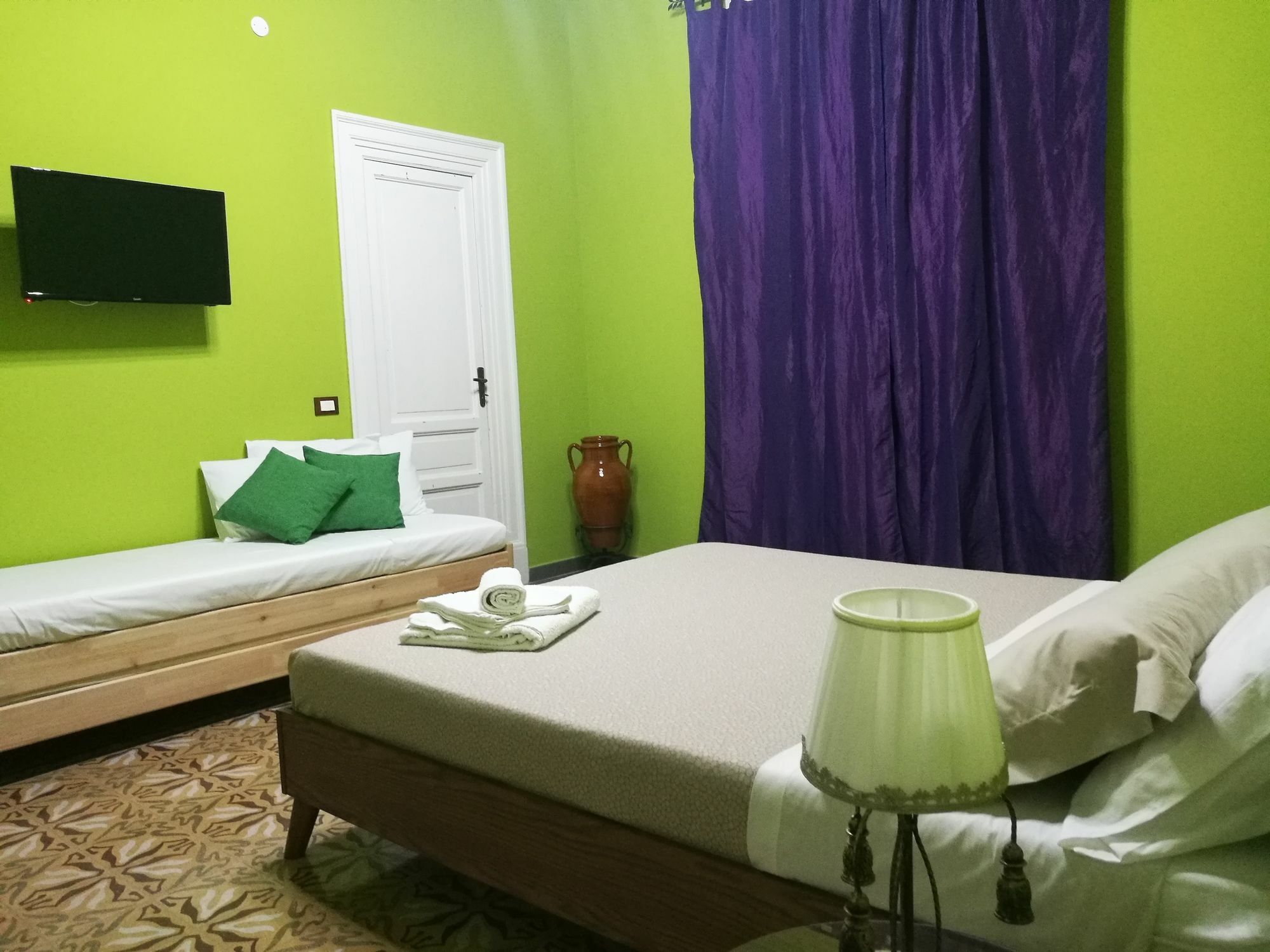 Volturno 106 Bed & Breakfast Palermo Bagian luar foto